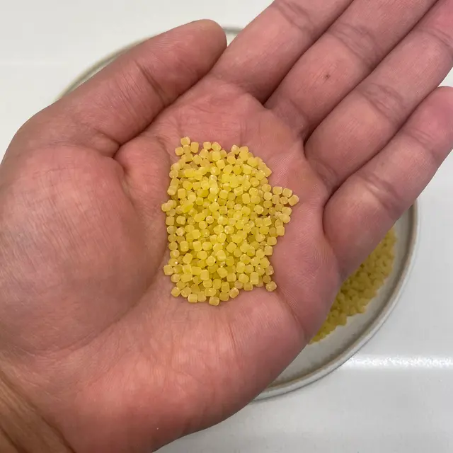 Acini di pepe in a hand