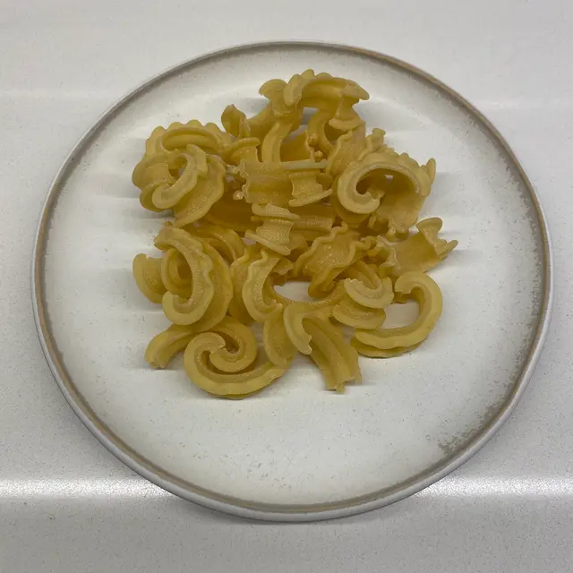 Cascatelle on a round white plate